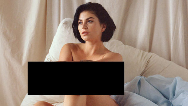 Roxeanne Hazes poseert onbewerkt in Eva-kostuum voor Linda Meiden