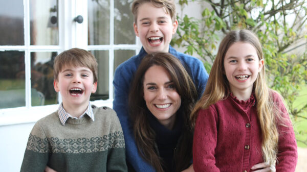 Kate Middleton geeft met foto teken van leven maar wordt keihard betrapt op Photoshoppen