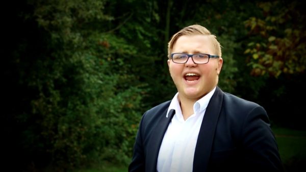 De muzikale monsterhit van de week: Zanger Dave - Blind in je ogen