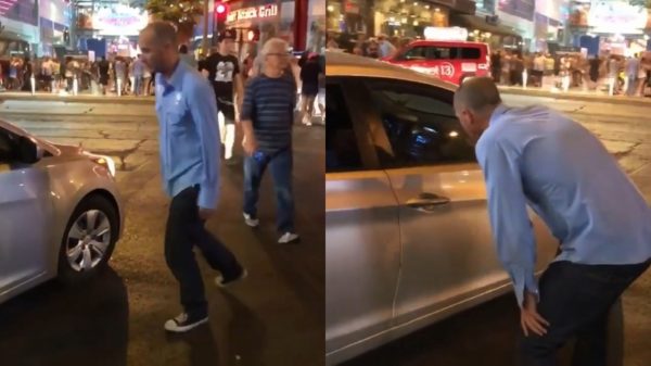 Irritante zatlap wordt even heerlijk door bijrijder op zijn nummer gezet