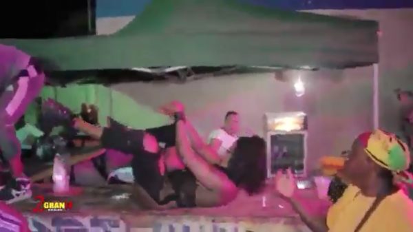 De bar is vandaag eerder gesloten dankzij iets te wild daggerend stelletje