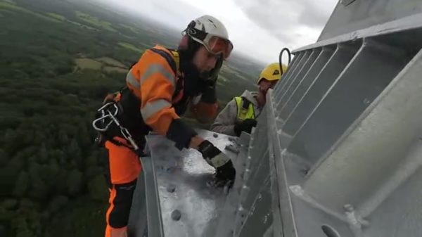 Op grote hoogte een antenne monteren zorgt voor enorme zweethandjes