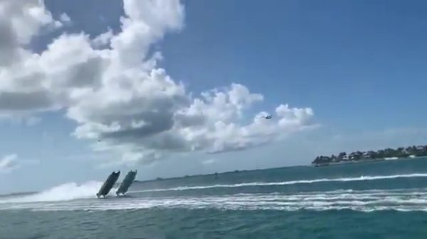 Wist je dat powerboats ook behoorlijk goed synchroon kunnen zwemmen?