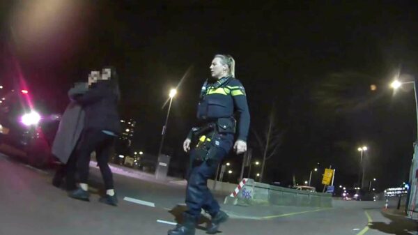 Persfotograaf in Den Haag mishandeld door vrouw nadat hij foto’s maakte van ongeluk met fatbike
