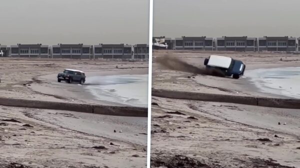 Terreinwagen verliest controle op een strand in Koeweit en slaat over de kop