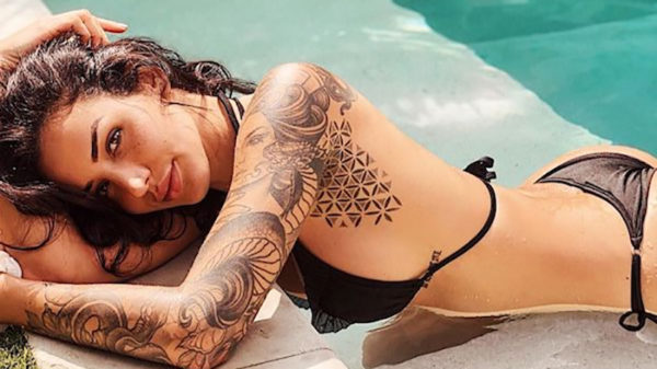 Een verzameling vrouwen met tattoos (21)