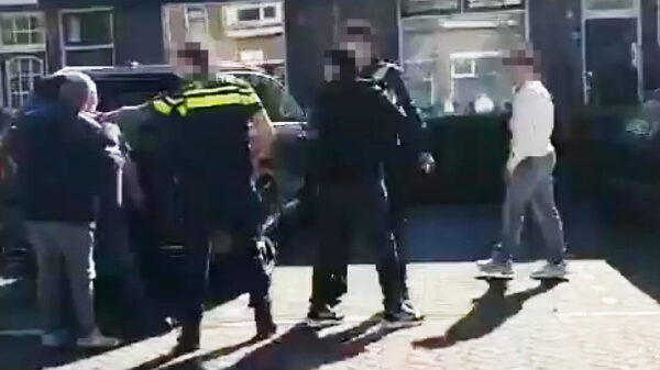 Straatruzie in Gouda nadat jongeren veel te hard rijden en de politie in moet grijpen