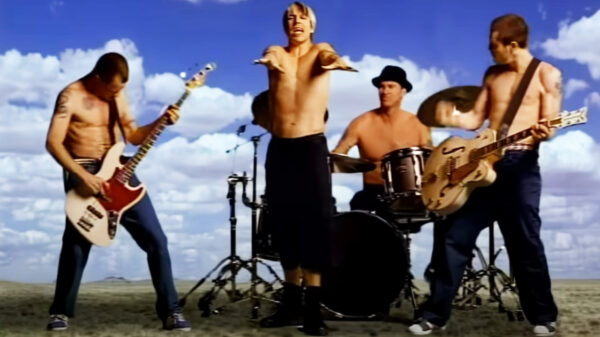 Oude hit van Red Hot Chili Peppers gaat viraal vanwege de toekomstvoorspellende teksten