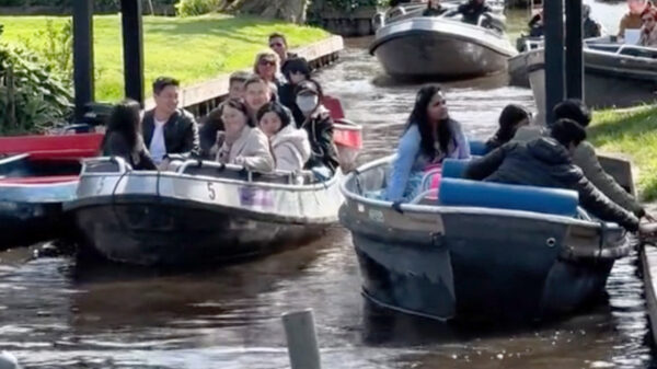 Het was weer volop genieten van falende toeristenbootjes in Giethoorn