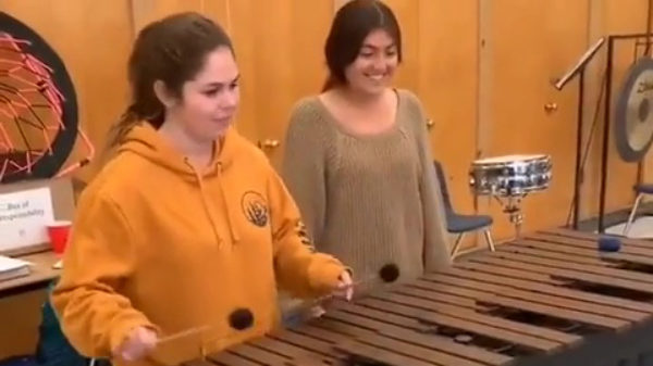 De meest DIY-uitvoering van het Universal-intro die je ooit zult zien