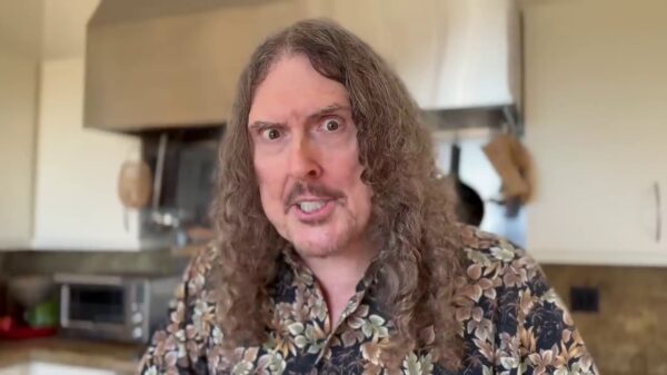 Weird Al Yankovic doet ook mee aan de populaire echt of taart-trend