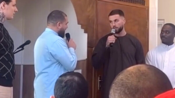 Het is officieel: Donny Roelvink heeft zich tot de islam bekeerd