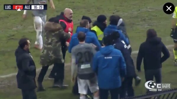 Voetbaltrainer Giancarlo Favarin 5 maanden geschorst nadat hij een kopstoot uitdeelde