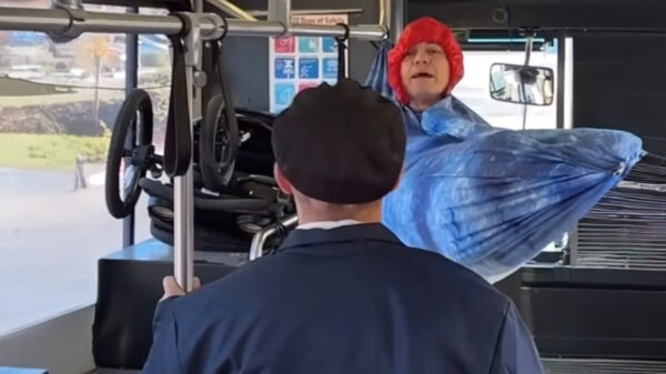 Man die zich als rups identificeert wordt geweigerd door Amerikaanse buschauffeur