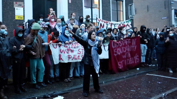 ME veegt gebouw Universiteit Utrecht leeg na pro-Palestijnse demonstratie