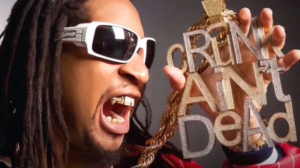 Bling bling: Dit zijn de duurste en meest bizarre kettingen van rappers