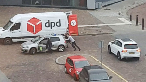 Les 1: als de auto niet start dan moet je de kou in en hem aanduwen