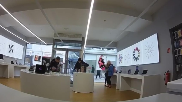 Apple Store in Kaiserslautern binnen no-time leeggeroofd door brutale overvallers