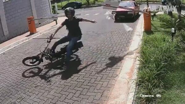 Compilatie van slagbomen die nog altijd een teringhekel aan mensen hebben