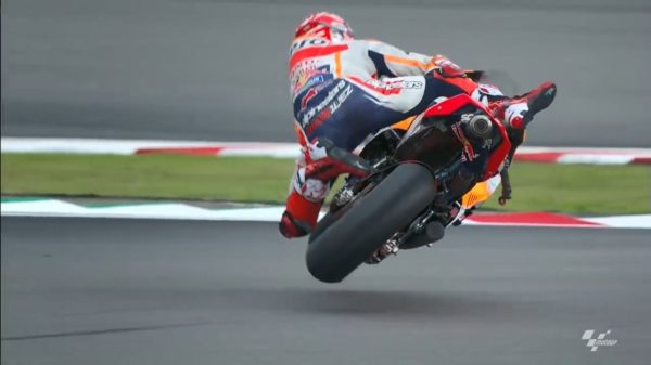 De schuiver van MotoGP-kampioen Marc Márquez is in slowmotion nog spectaculairder
