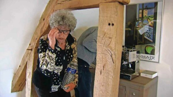 Ondertussen in B&B Vol Liefde: Joop vindt Anja’s koffie niet te zuipen en neemt eigen koffiemachine mee