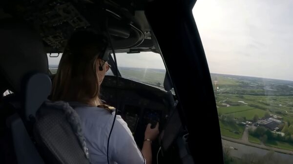 Vlieg mee met DutchPilotGirl Michelle tijdens haar landing in een Boeing 737 op Schiphol