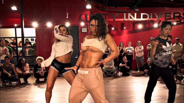 Goedemorgen: we beginnen de dag met een zeer prettig dansje