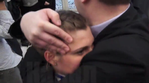 In sommige landen worden journalisten de mond dichtgeknuffeld