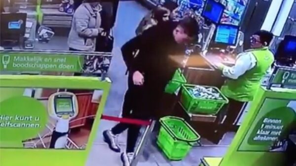 Deze jongeman nam het "makkelijk en snel boodschappen doen" iets te letterlijk