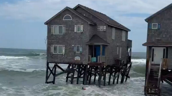 Strandhuis volledig opgeslokt door de moeder natuur in North Carolina