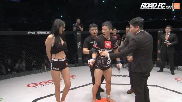 MMA'er weigert foto's met ringmeisje te maken nadat hij van seksuele intimidatie werd beschuldigd