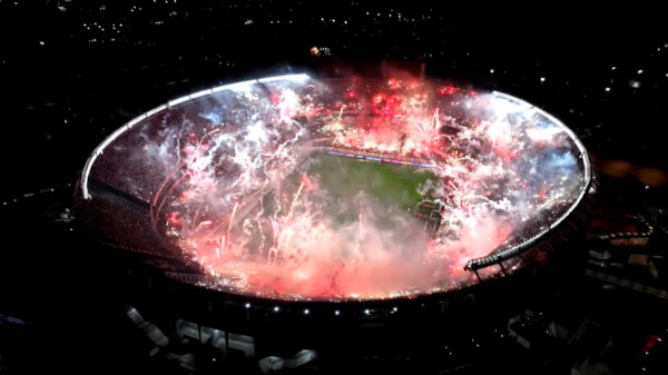 River Plate-fans zetten Buenos Aires in vuur en vlam met ongekende vuurwerkshow