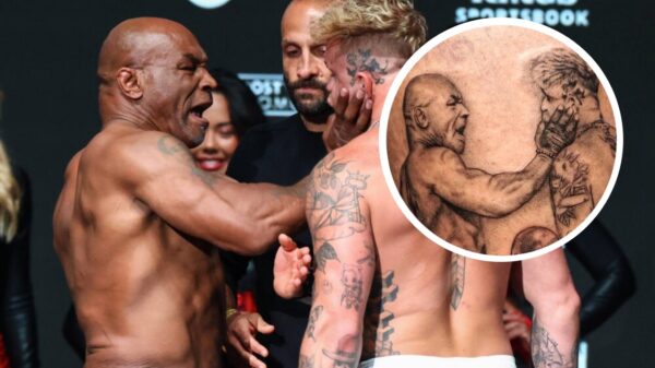 Fan zet bizarre "Jake Paul vs Mike Tyson" tattoo op zijn been