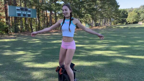 Allemaal goed opletten: Zo rijd je dus op een elektrische eenwieler