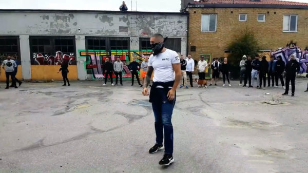Duitse hooligans houden het verdammt lang vol tijdens illegaal bare knuckle-gevecht