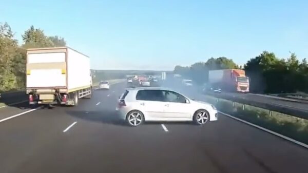 Een compilatie van geluksvogels die blij mogen zijn dat ze nog leven!