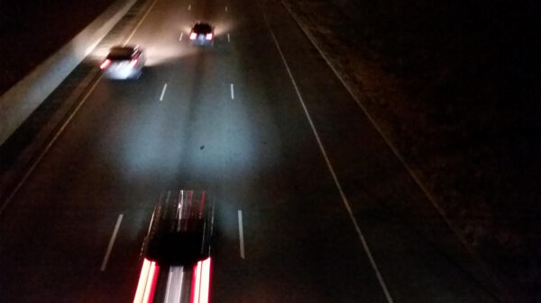 Wilde achtervolging op de A4 eindigt in spectaculaire crash