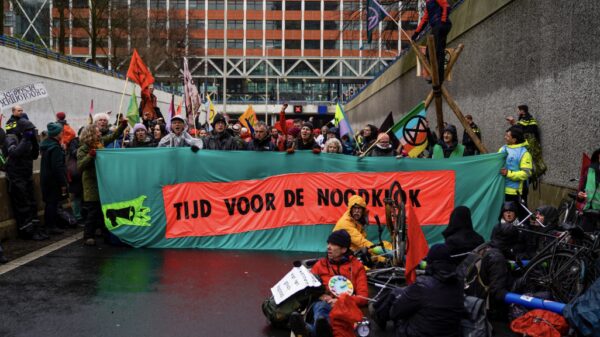 XR-activisten bezetten wederom onaangekondigd de A12 in Den Haag