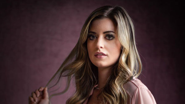 Temptation Island blijkt doorgestoken kaart en Milou doet zeer pikante fotoshoot