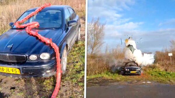 BOEM! Zo sloop je een Jaguar X-Type met een explosieve vuurwerkshow