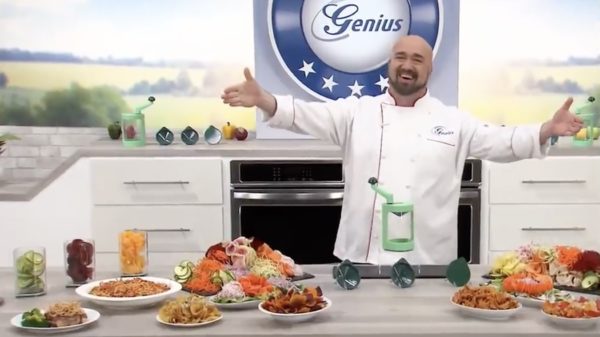 Fransje draait door en presenteert de handige Super Yodelietti