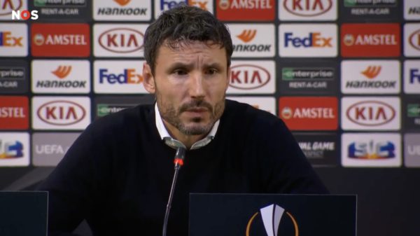 Mark van Bommel en Bert op die altijd lastige persconferentie