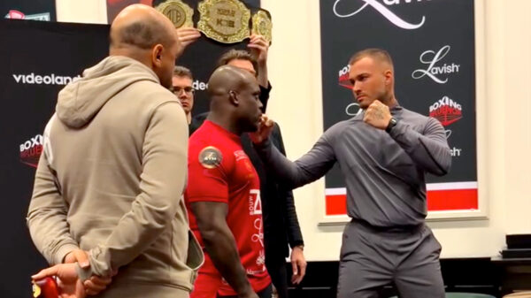 Social media ontploft na intense staredown tussen Melvin Manhoef en Dave Roelvink