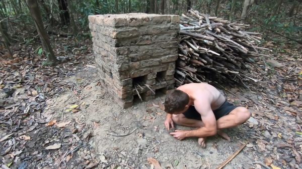 Goedemorgen: vandaag bouwen we een oven van bakstenen om bakstenen te bakken