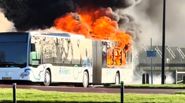 Paniek in Walibi: Shuttlebus verandert in vuurzee omdat chauffeur weigert te stoppen