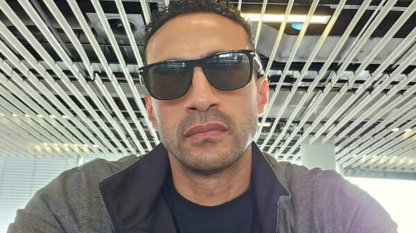 14 jaar jongere vriendin Badr Hari deelt intieme beelden vanuit hotelkamer: "Heerlijk"