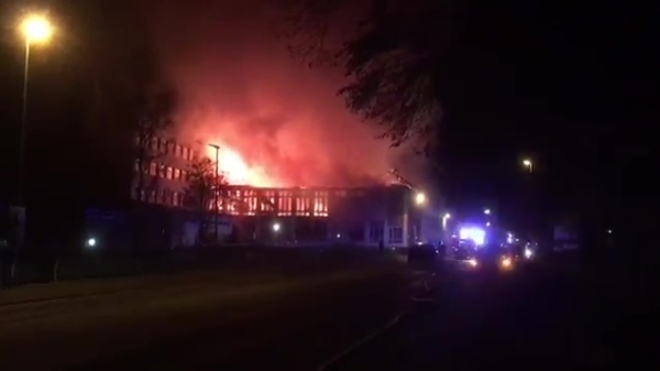 15-jarige Duitse pyromaan zet 3x school in de fik vanwege een ouderavond