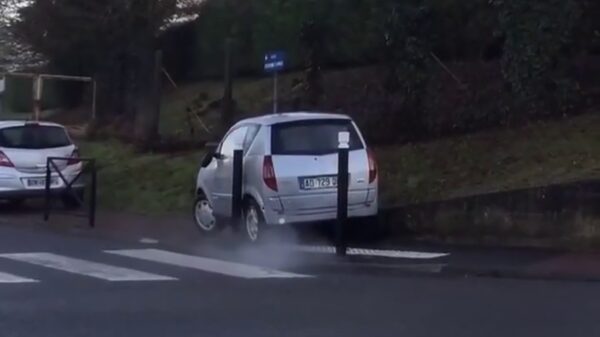 Waarom Franse parkeerskills je altijd aan een hilarische slapstick doen denken