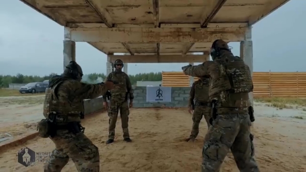 In Rusland trainen militairen gewoon met échte kogels