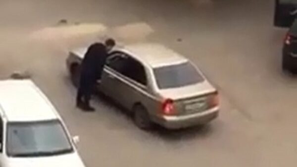 Russische road rage wordt vakkundig met een blaffer opgelost